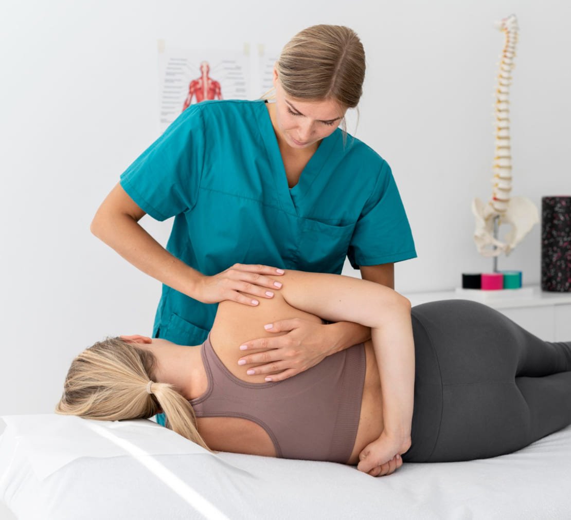 fisioterapeuta camisa azul tratamiento espalda clinica anfis arturo soria madrid fisioterapeuta camisa azul tratamiento espalda clinica anfis arturo soria madrid